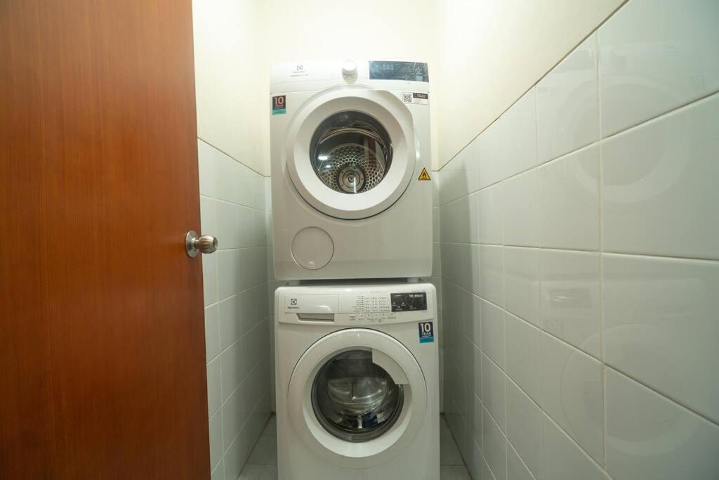 2br At View Thamrin Netflix Apartemen Jakarta