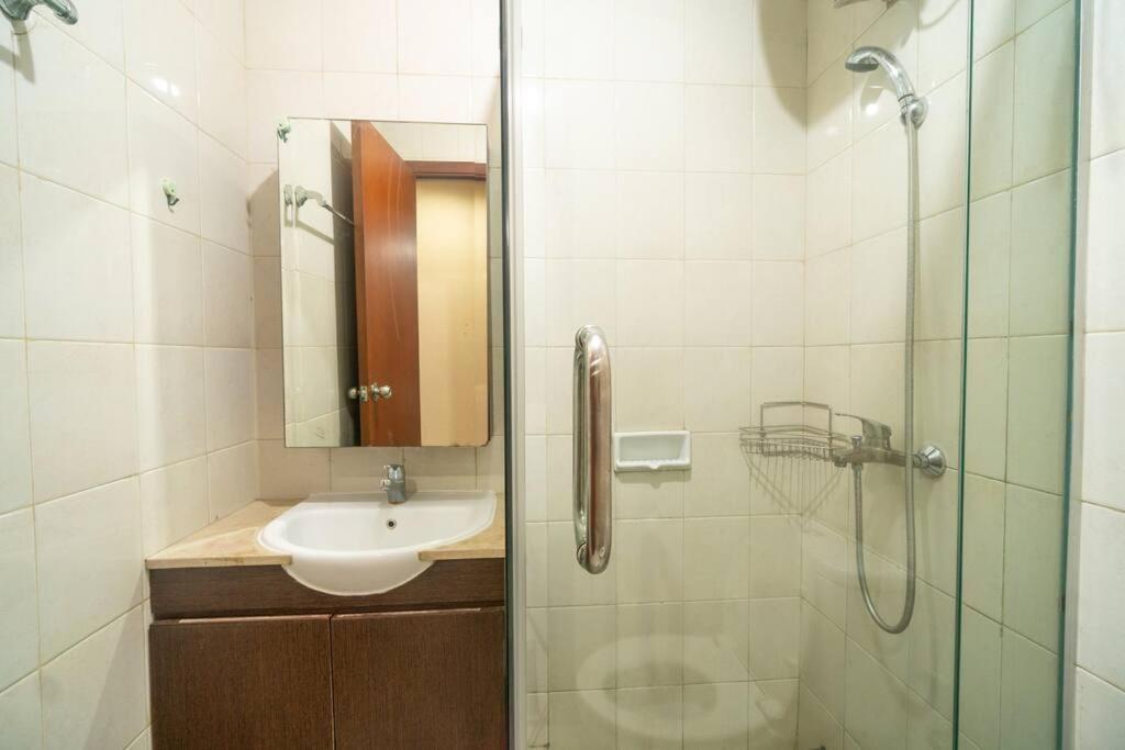 2br At View Thamrin Netflix Apartemen *