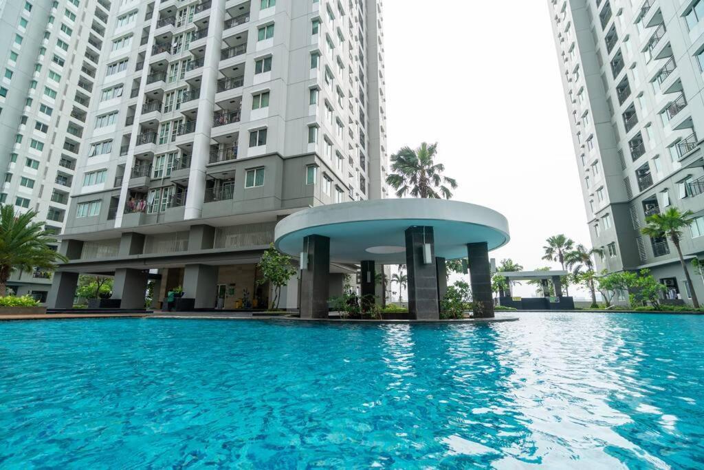 Apartemen 2br At View Thamrin Netflix Jakarta