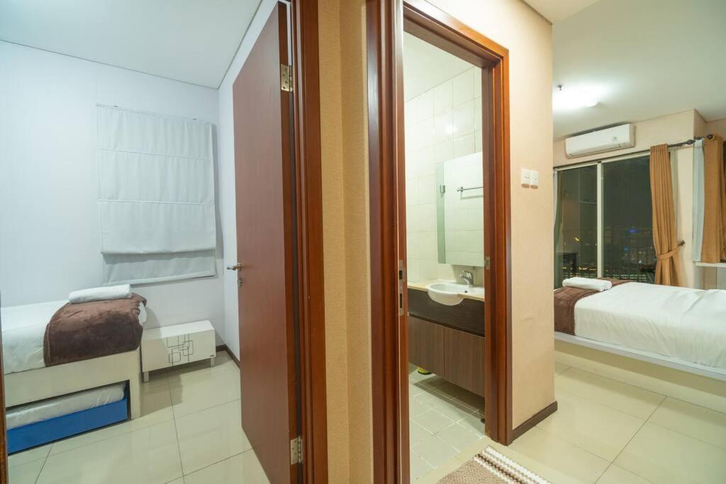 2br At View Thamrin Netflix Apartemen *