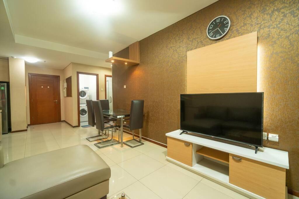Apartemen 2br At View Thamrin Netflix Jakarta